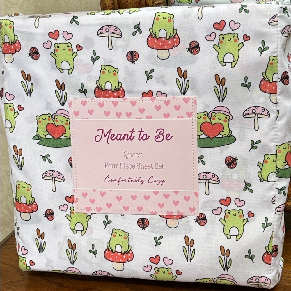 “Meant to Be” Heart and Frog (Toadaly in love) Queen Sheet Set.